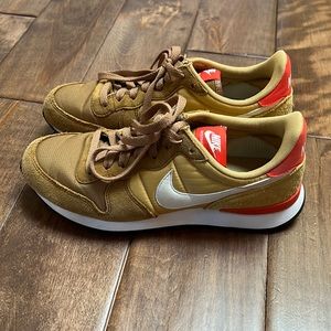 Nike Internationalist